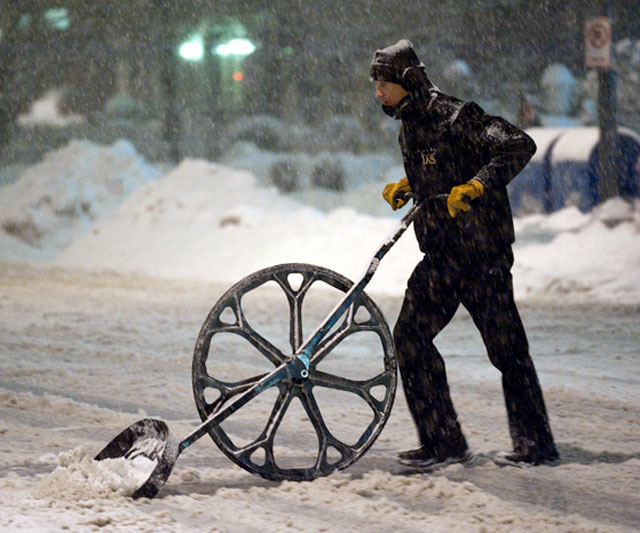 wheeled-snow-shovel-10378