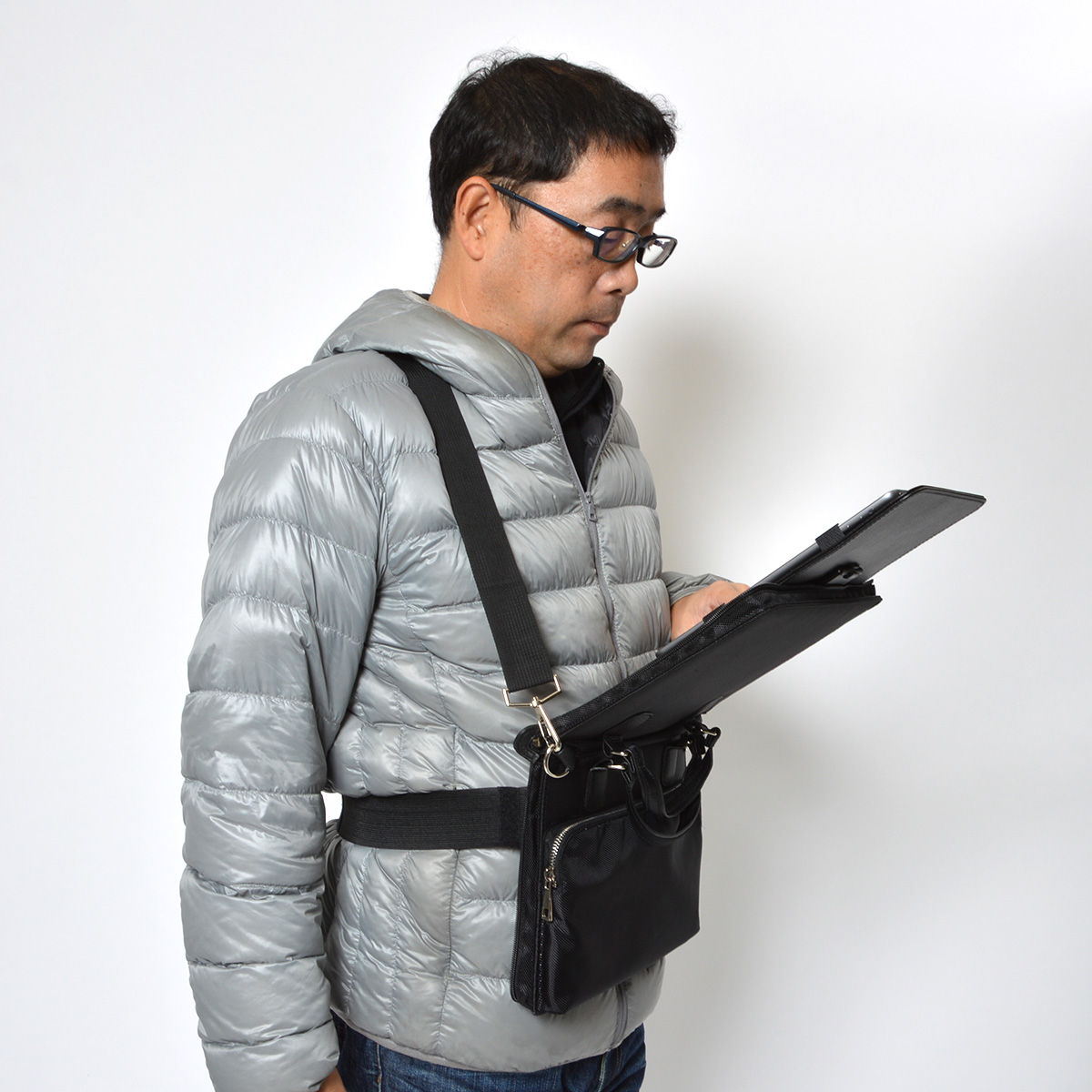 Shoulder Bag With PopUp Tablet Holder OhGizmo!
