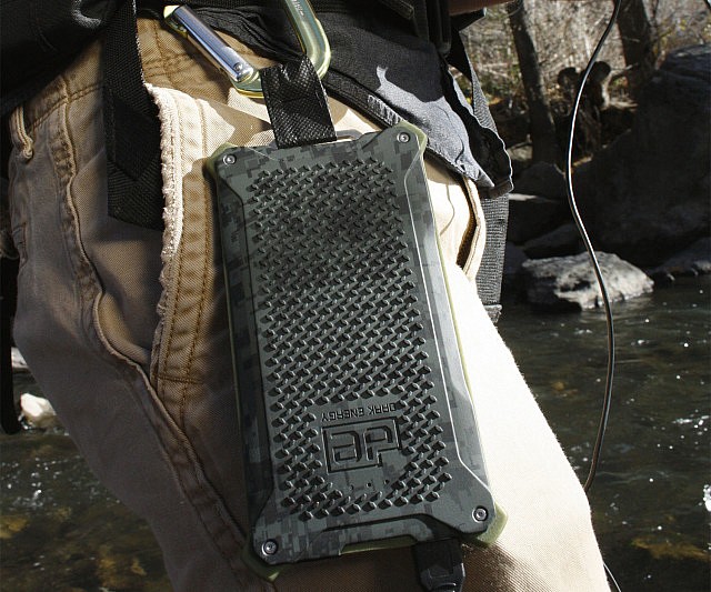 poseidon-military-grade-waterproof-portable-charger-battery-640x533