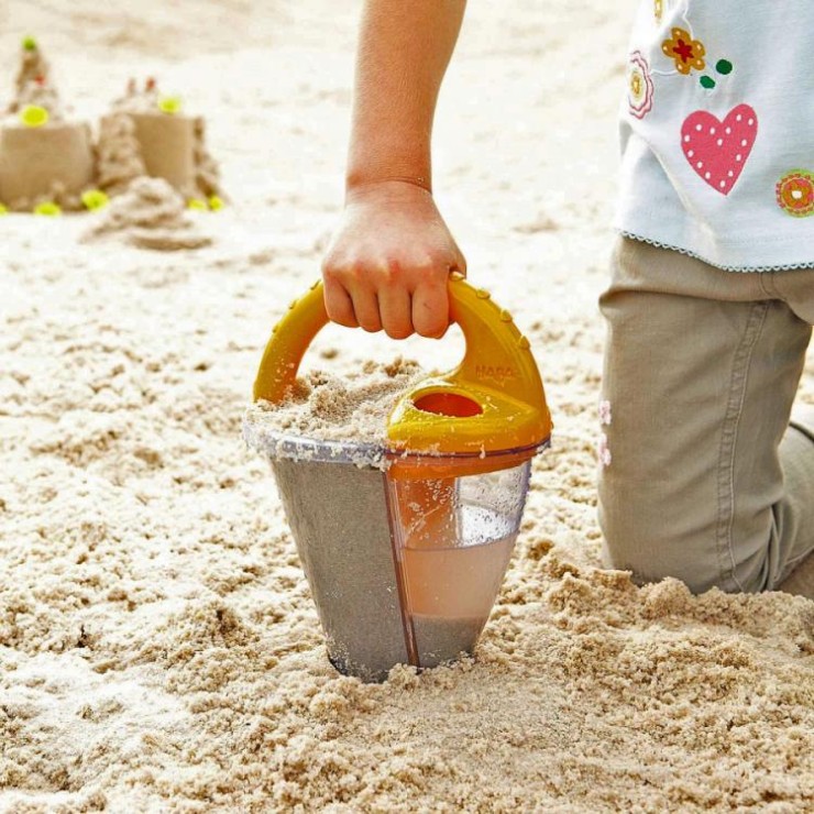 sand-funnel-mixes-water-sand-6850