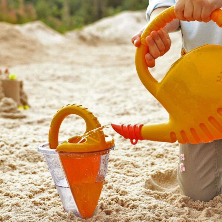 sand-funnel-mixes-water-sand-9434