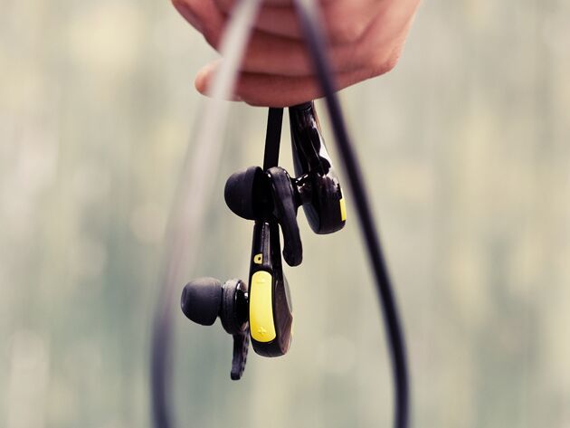 MMOVE-earbuds-2