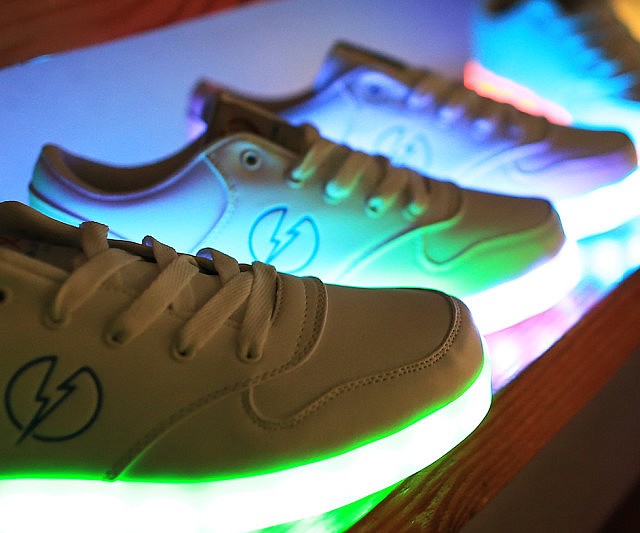 led-shoes2-640x533